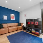 4 Bed Canal St Townhouse Free Parking