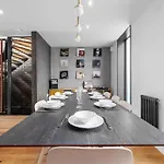 4 Bed Canal St Townhouse Free Parking Manchester