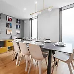Holiday home 4 Bed Canal St Townhouse Free Parking *