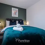Modern 5 Bedroom House In By Purestay - Short With Service & Free Parking Hébergement de vacances Manchester