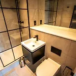 Modern And Sleek 2 Bed Flat In Manchester