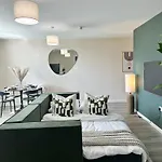 1Br Salford Apartment By Ankers Short Term Rental Salford Near Tram Stop Manchester