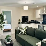 1Br Salford Apartment By Ankers Short Term Rental Salford Near Tram Stop * Manchester