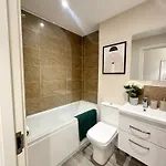 1Br Salford Apartment By Ankers Short Term Rental Salford Near Tram Stop Daire