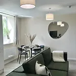 Daire 1Br Salford Apartment By Ankers Short Term Rental Salford Near Tram Stop Manchester