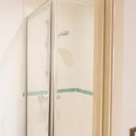 Comfortable Spacious 3 Bed, 2 Bedroom - Secure Parking - Close To Centre And Old Trafford شقة