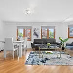 2 Bed Centre Flat Sleeps 6 Free Parking Manchester