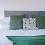 Discounted Month Contractor Parking Wi-fi Sleeps 8 Manchester