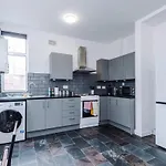 Discounted Month Contractor Parking Wi-fi Sleeps 8