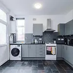 Discounted Month Contractor Parking Wi-fi Sleeps 8 Appartamento *