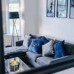 Discounted Month Contractor Parking Wi-fi Sleeps 8 Appartamento