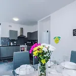 Discounted Month Contractor Parking Wi-fi Sleeps 8 * Manchester