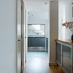 Stylish 2Br City Centre Balcony Near Victoria