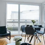 Stylish 2Br City Centre Balcony Near Victoria