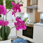 Prime Location 2-bed By Co-op Live & Ethihad - Pass The Keys *