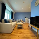 Stretford - Sleeps 6 - Wifi - Parking - Near Stadium Manchester