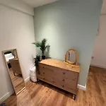 Stretford - Sleeps 6 - Wifi - Parking - Near Stadium Ferienhaus Manchester