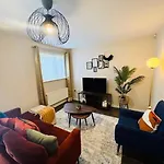 Guest house Modern Rooms In 4-Bed House - Walking Distance To Coop Live ,Etihad, Ancoats And City Centre