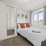 Stylish 3 Bedroom House Free Parking Манчестер