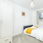 - Centre - Parking - Full Kitchen - M60 *