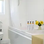 - Centre - Parking - Full Kitchen - M60 Manchester