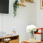 - Centre - Parking - Full Kitchen - M60 Manchester