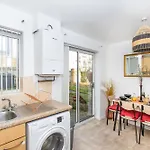 - Centre - Parking - Full Kitchen - M60 * Manchester