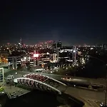 Penthouse-like With & Waterfront Views In Old Trafford With 500mbps Internet And Netflix