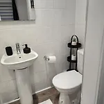 The Cosy Nest - Short Let In Salford *