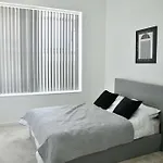 Spacious 1 Bed Near Etihad Daire *