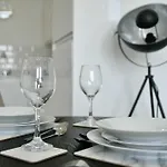 Spacious 1 Bed Near Etihad *