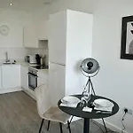 Spacious 1 Bed Near Etihad Daire *