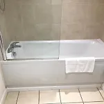 4 Bedroom Tameside Greater Sleeps 8 Дом отдыха *