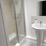 4 Bedroom Tameside Greater Sleeps 8