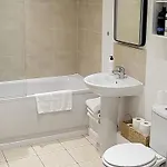 4 Bedroom Tameside Greater Sleeps 8 Дом отдыха Манчестер