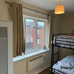 Apartmán Modern, Sleeps 10, Parking, Etihad, Coop Live, Park,