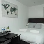Дом отдыха 4 Bed Failsworth - 3 Bathrooms - Free Parking - Ideal For Contractors & Families - Free 1 Hr Early Check-in Or 1 Hr Late Check-out For 2 Night Bookings Until The End Of