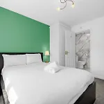 Prázdninový dům 3 Bed Pendlebury Home Free Parking Pets