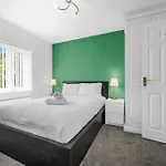 Superhost 3-bed House With Garden Free Parking Дом отдыха Манчестер