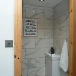 4 Bed Failsworth - 3 Bathrooms - Free Parking - Ideal For Contractors & Families - Free 1 Hr Early Check-in Or 1 Hr Late Check-out For 2 Night Bookings Until The End Of Дом отдыха *