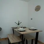 4 Bed Failsworth - 3 Bathrooms - Free Parking - Ideal For Contractors & Families - Free 1 Hr Early Check-in Or 1 Hr Late Check-out For 2 Night Bookings Until The End Of