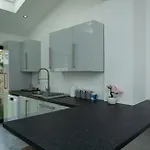 Дом отдыха 4 Bed Failsworth - 3 Bathrooms - Free Parking - Ideal For Contractors & Families - Free 1 Hr Early Check-in Or 1 Hr Late Check-out For 2 Night Bookings Until The End Of Манчестер