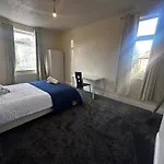 Semesterbostad Lovely In