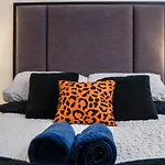 Apartmán Centre Apt, With Free Secured Parking & Balcony, Sleeps 4 - Free 1 Hour Early Check In For 2 Night Only Until The End Of Manchester