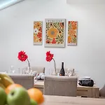 Chic Riverside Retreat Salford 4bd Free Parking Holiday home *