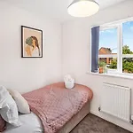 Chic Riverside Retreat Salford 4bd Free Parking Holiday home Manchester