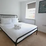 Spacious 3-Bed City Home-Ao Arena, Northern Qtr - Pass The Keys