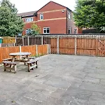 Spacious 3-Bed City Home-Ao Arena, Northern Qtr - Pass The Keys *
