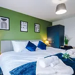 Salford Urban Escape - Stylish Allure Modern 2Br Stay For 6 - Smart Business Or Work Ready By Parydise Properties مانشستر