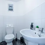 Salford Urban Escape - Stylish Allure Modern 2Br Stay For 6 - Smart Business Or Work Ready By Parydise Properties شقة مانشستر